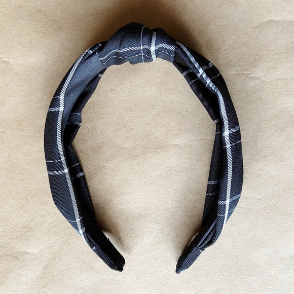 LAST ONE | Black + White Headband - Picture 2 of 6